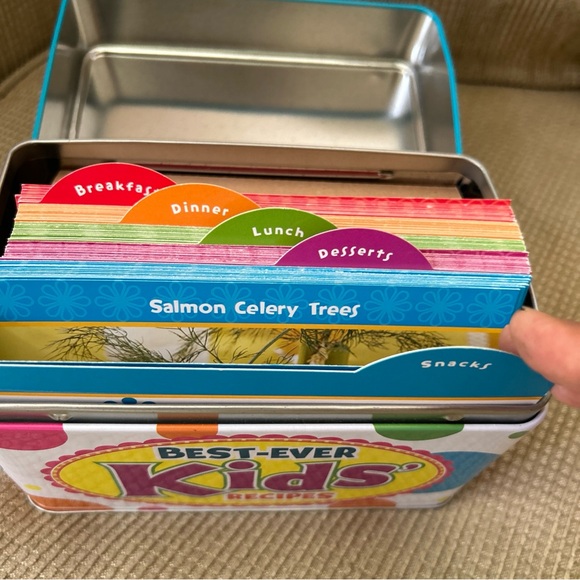 Best-Ever Kids’ Recipes in a Tin Box - Picture 3 of 13